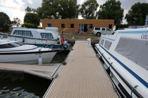 Activités nautiques sur l'étang du Stock - Pays des étangs Grand Est Stockwave