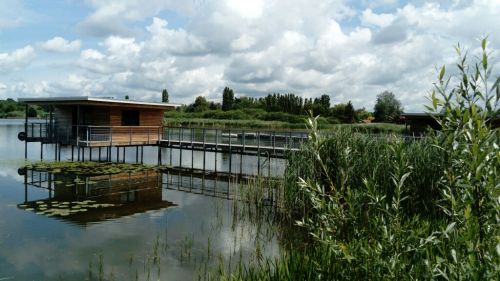 Cabanes sur pilotis Hébergement sur l'eau